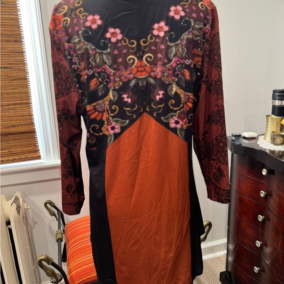 Beautiful dress - Picture 2 of 5